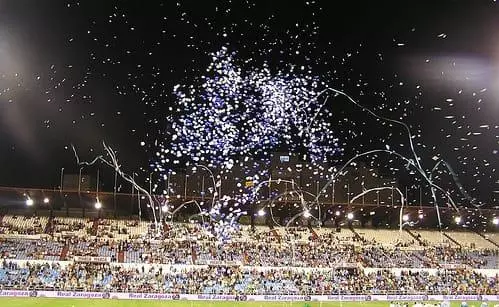 Suelta de globos de helio en la Romareda, partido de futbol suelta de globos aniversario zaragoza